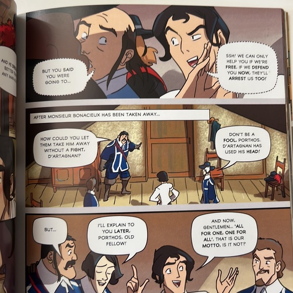 Graphic Novel 2 Book Bundle - Picture 6 of 16